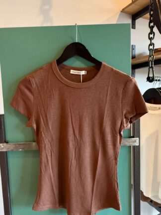 Trust Basic Top Dian Bruin